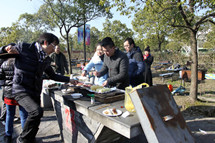 上海潤(rùn)滿弱電工程野外拓展：集體燒烤